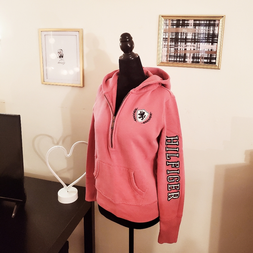 ⭐ Tommy Hilfiger Sweatshirt - Picture 1 of 3